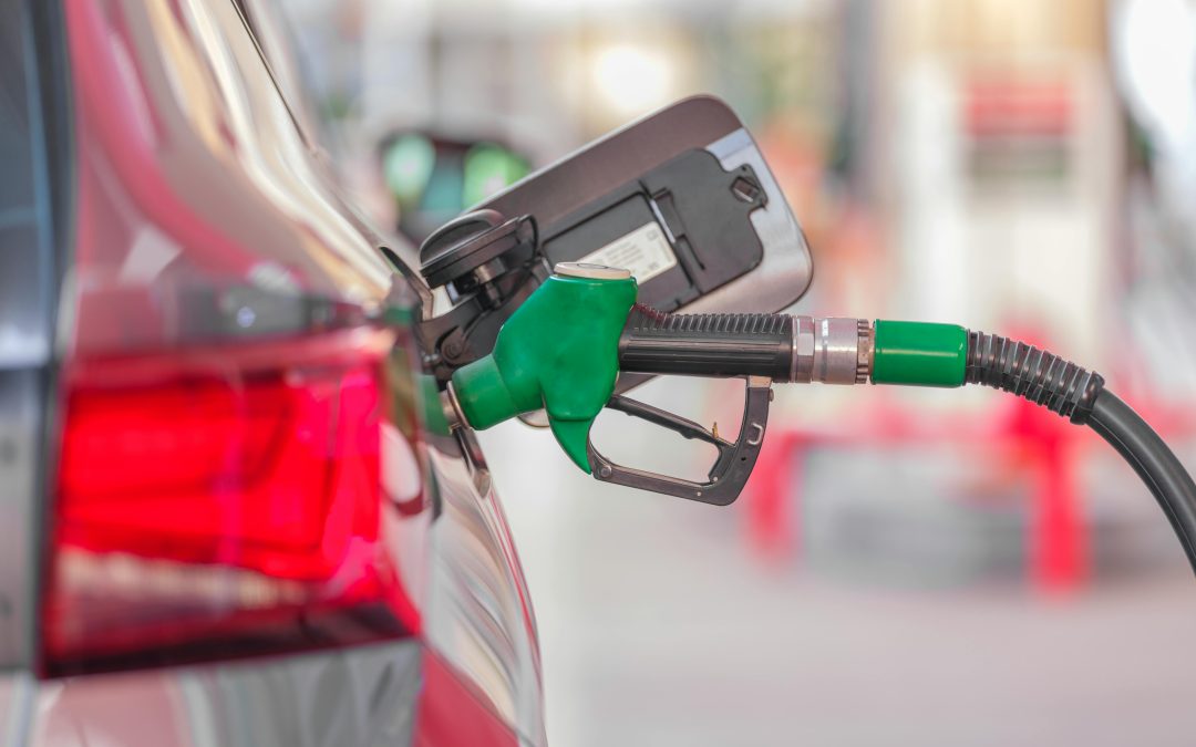 El impuesto a los combustibles en Chile: 80 años de historia, mitos persistentes y un golpe constante al bolsillo